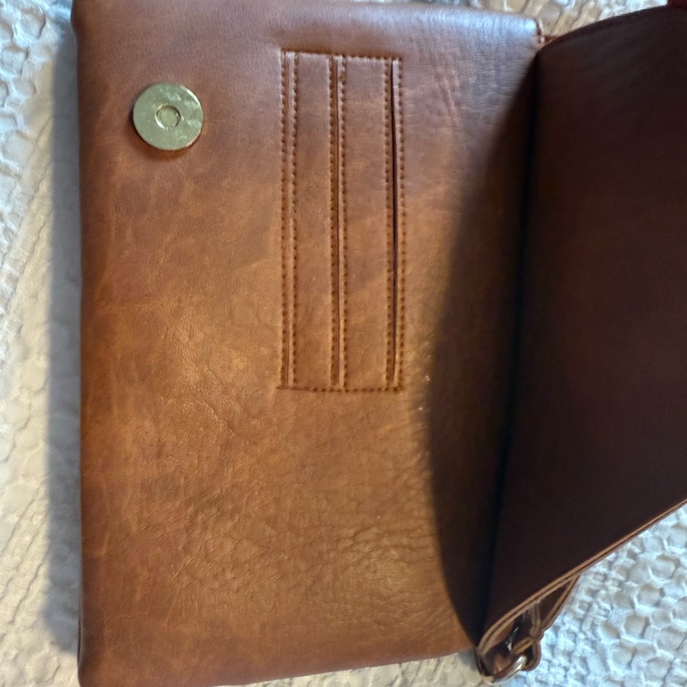 BYTAVI Brown Leather Wristlet with Suede Texture - Picture 3 of 4